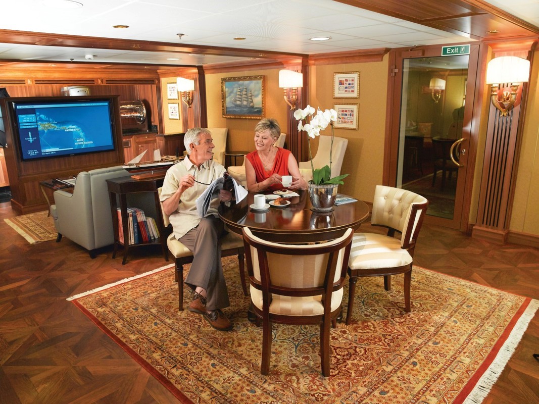 Oceania Vista - Executive Lounge 1.jpg