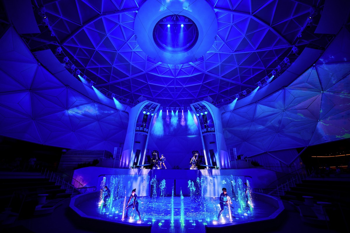 Rci Icon Of The Seas Aqua Theater   R.Jordan 2.Jpg