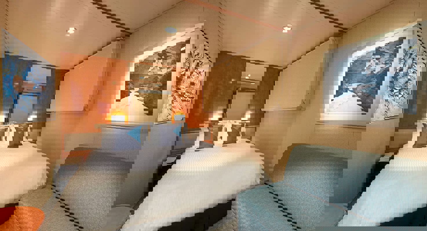 Norwegian Sun - Solo Inside.jpg
