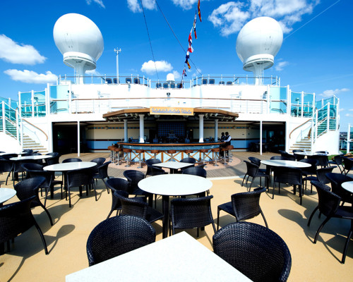 P&O Cruises Azura Breakers Bar.jpg