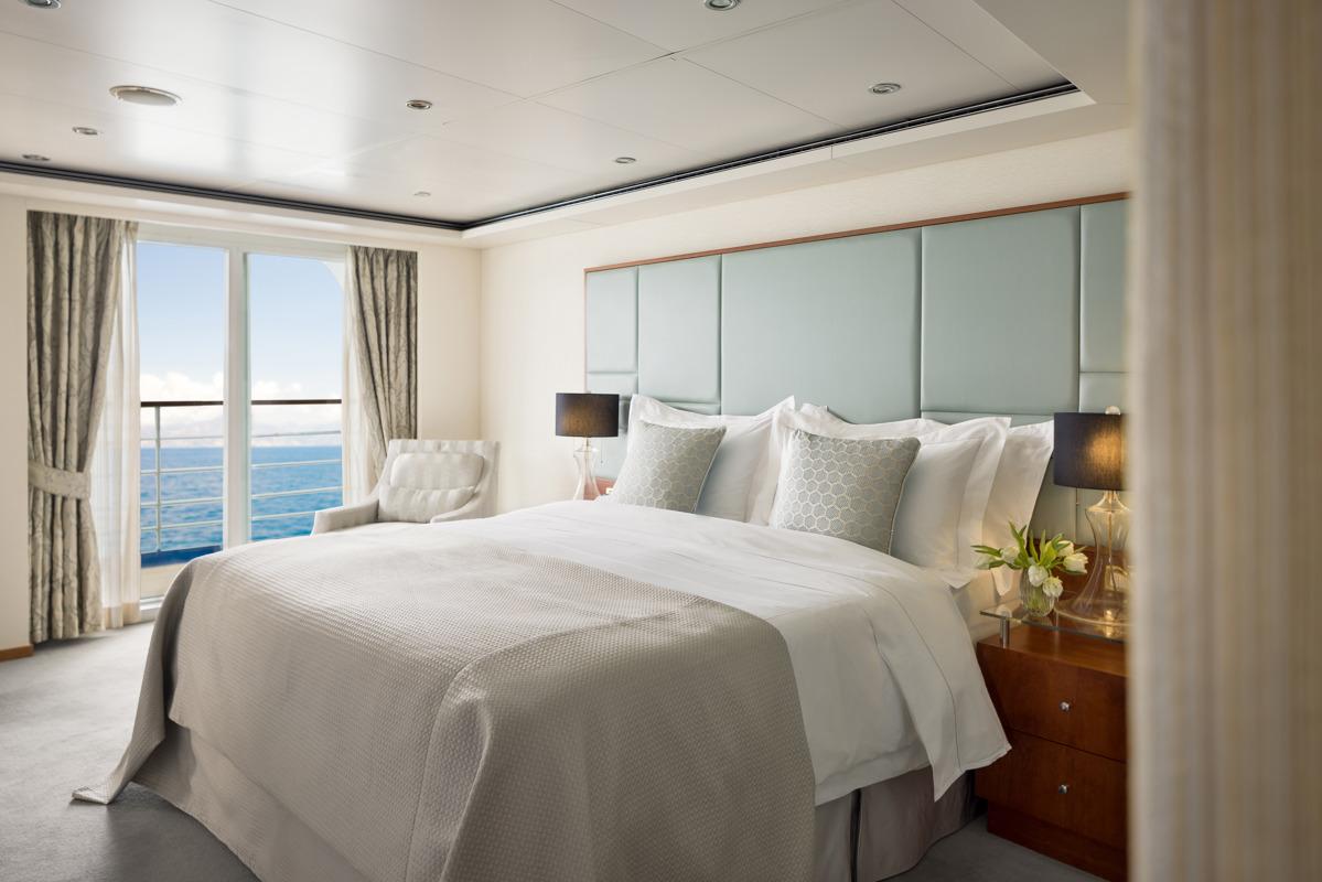 Regent Seven Seas VOYAGER Master Suite 1.jpg