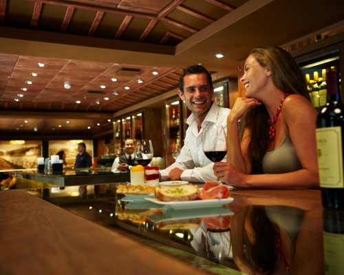 Royal Caribbean International Oasis of the Seas Interior Vintages Couple DSC 7138.jpg