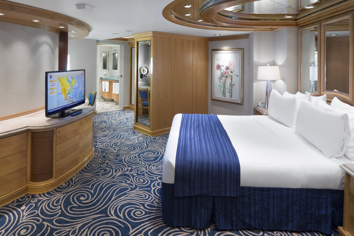 RCI Grandeur of the Seas - Royal Suite 5.jpg