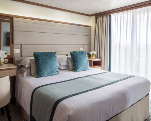 P&O Cruises Britannia Suite 1.jpg