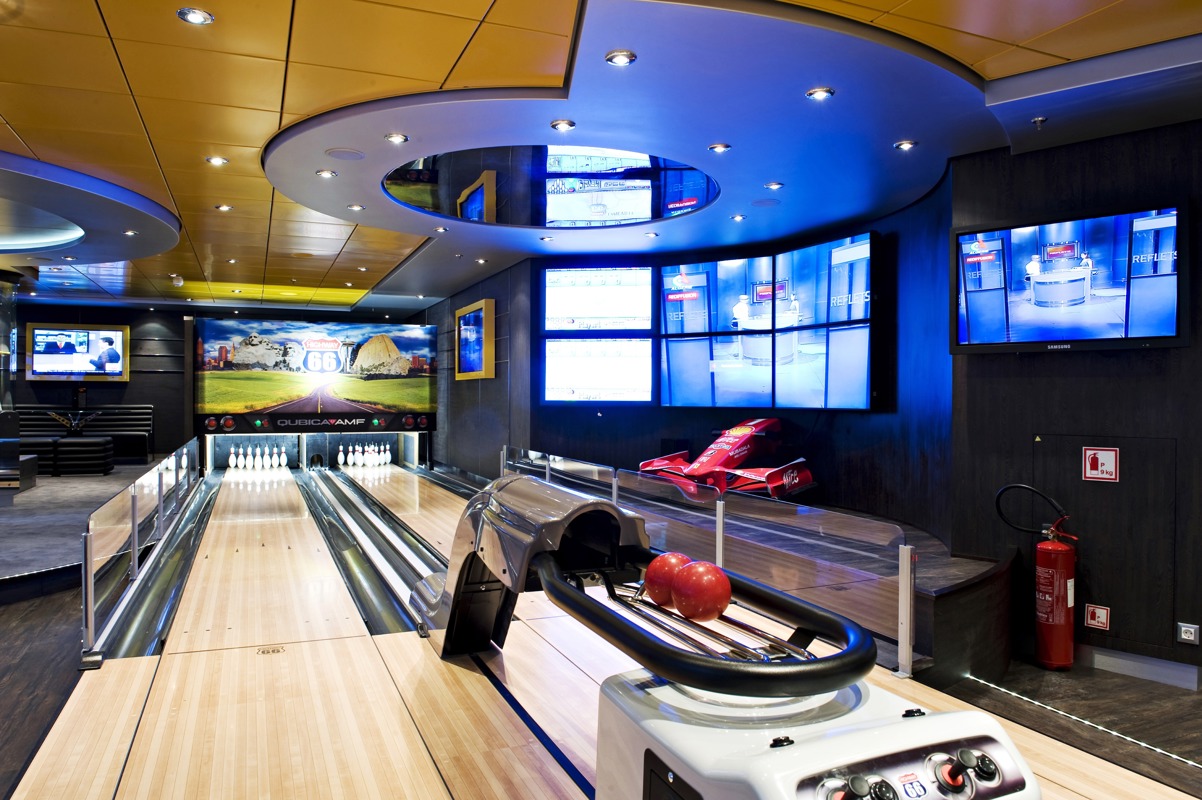 MSC Cruises MSC Splendida Sports Bar 3.jpg