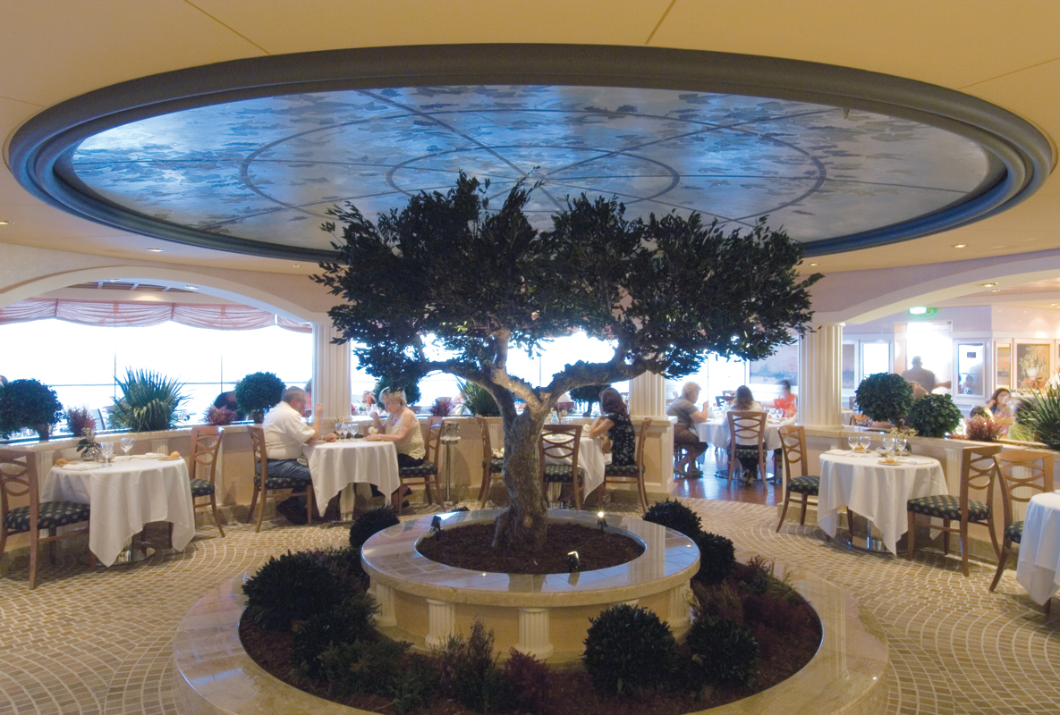 MSC Musica Class main restaurant 4.jpg