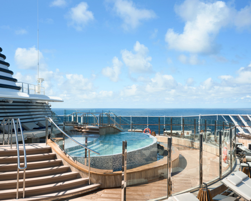 EXPLORA I HELIOS POOL AND BAR 01