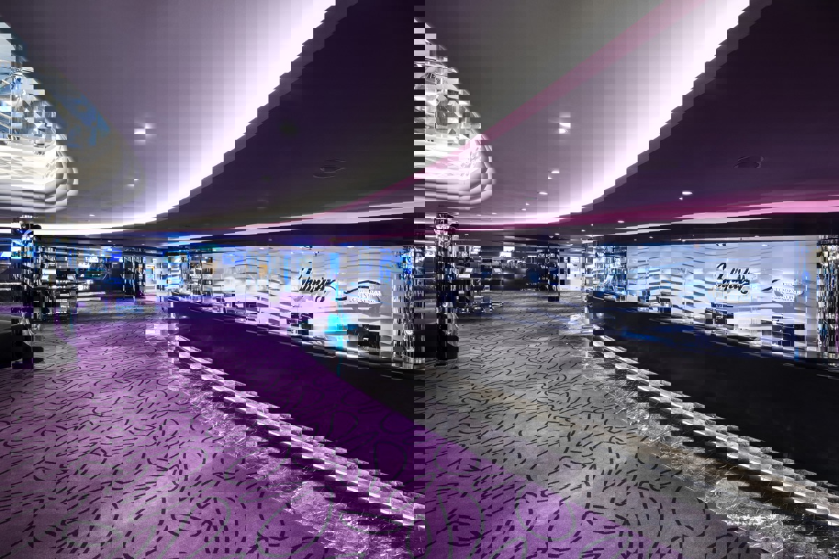 MSC Cruises MSC Virtuosa Infinity Atrium 0.jpg