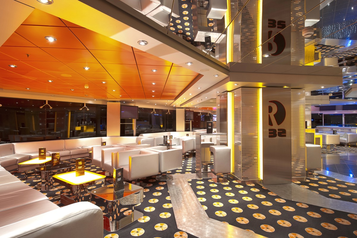 MSC Cruises MSC Orchestra Disco 5.jpg