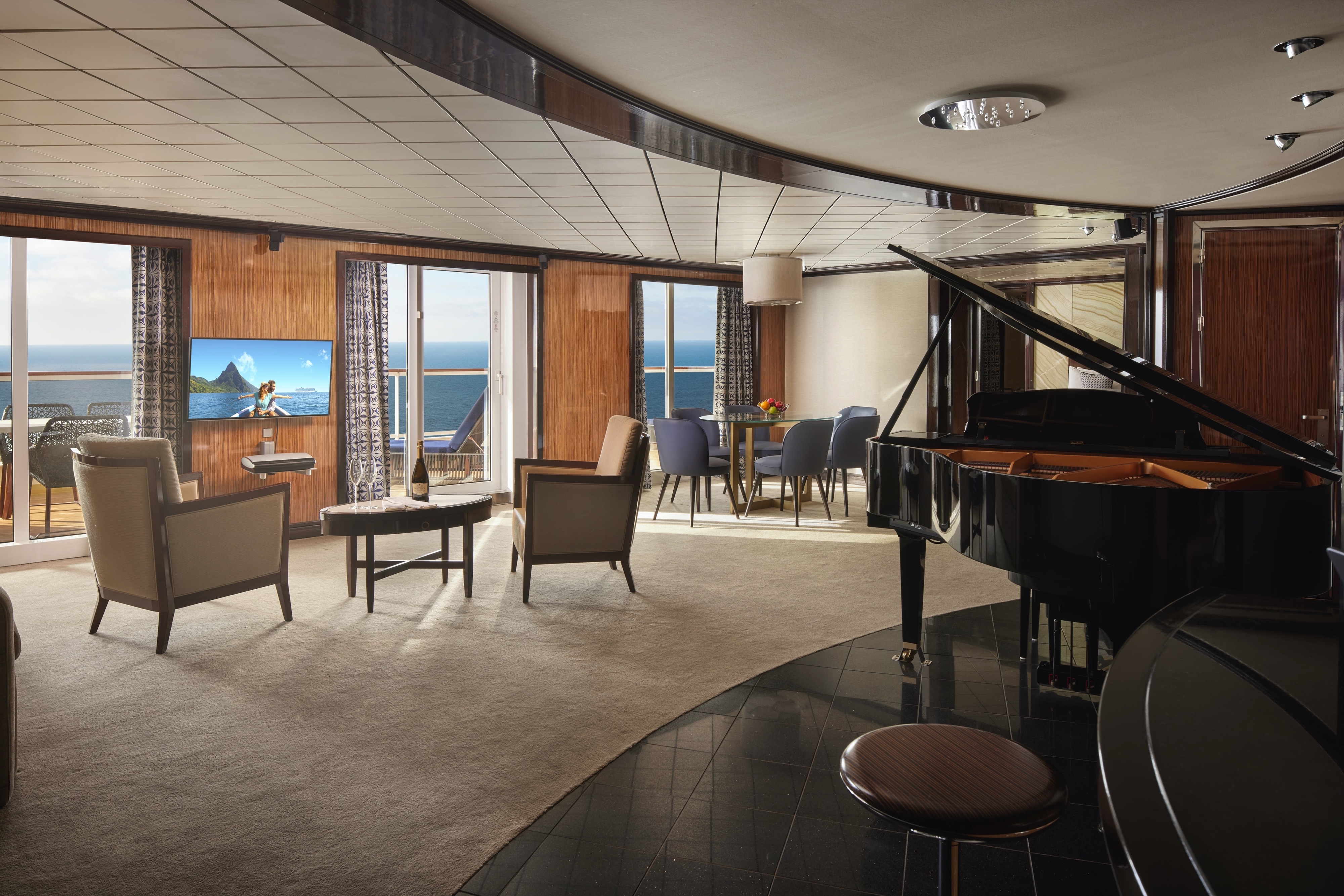Deluxe Owner's Suite with Large Balcony