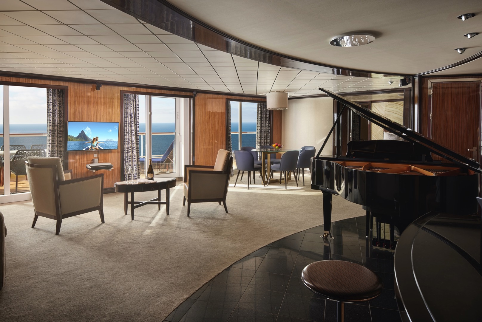 Deluxe Owner's Suite with Large Balcony