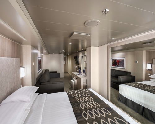 MSC Cruises MSC Seashore Premium Suite Aurea with Whirlpool 2.jpg