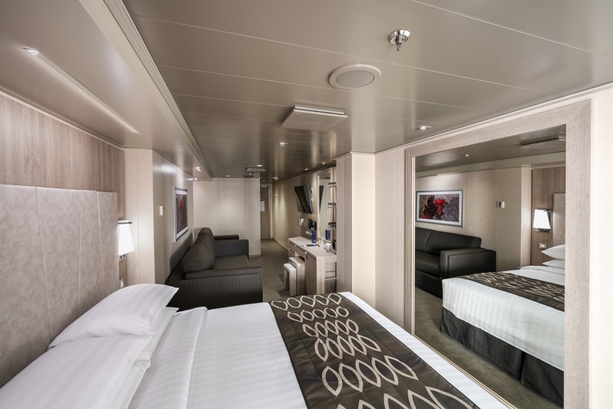 MSC Cruises MSC Seashore Premium Suite Aurea with Whirlpool 2.jpg