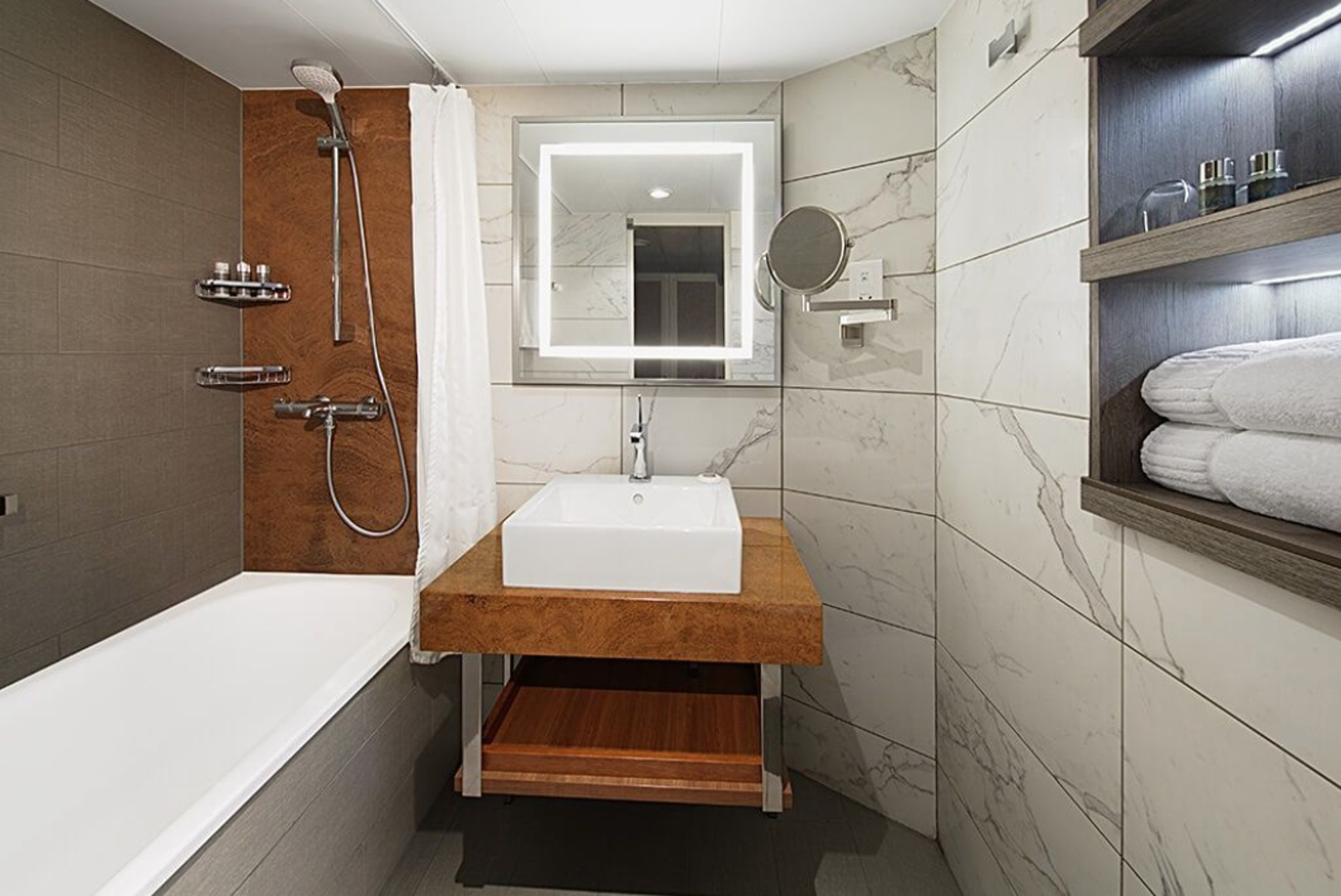 Club Continent Suite