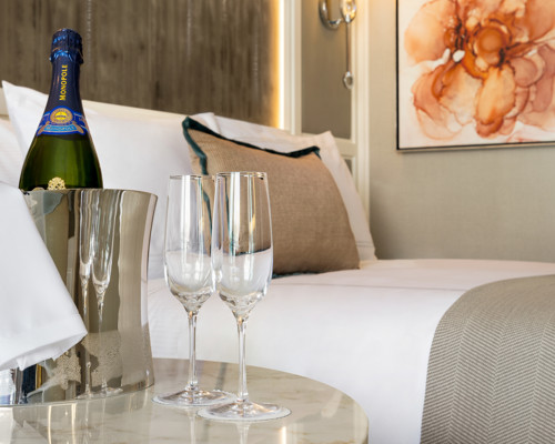 Oceania Cruises VISTA Concierge Level Stateroom.jpg