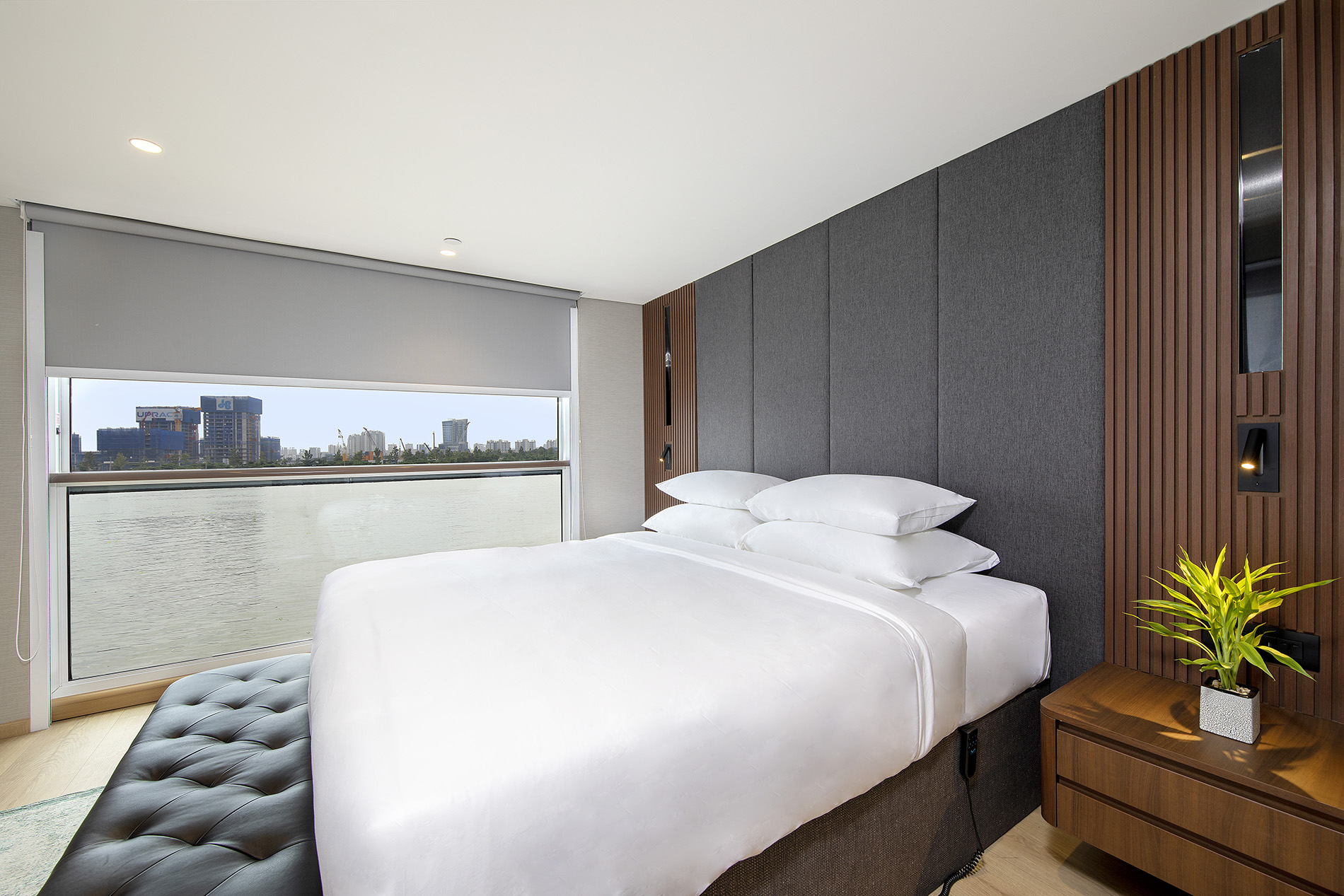 Owner's One-Bedroom Suite - Deck 4