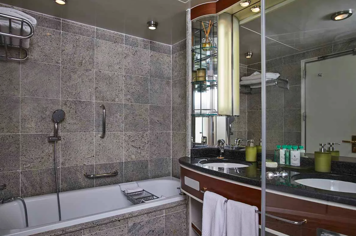 Silversea Cruises - Silver Whisper - Veranda Suite 1.png