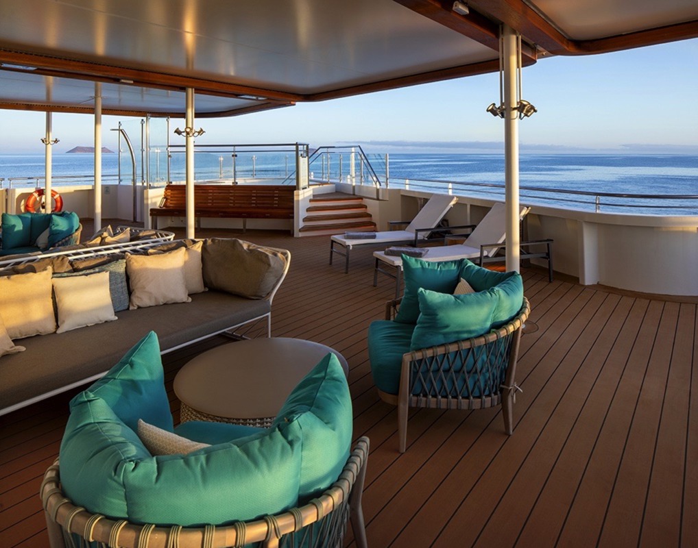 Celebrity Cruises Sunset Lounge 3.jpg