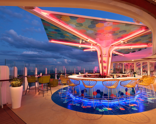 RCI Wonder of the Seas Vue Bar 1.jpg