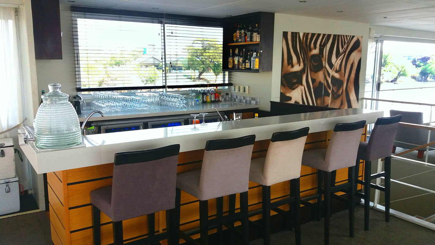 AmaWaterways Zambezi Queen ZQ_CasualBar.jpg