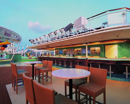 NCL Norwegian Epic Waves Pool Bar.jpeg