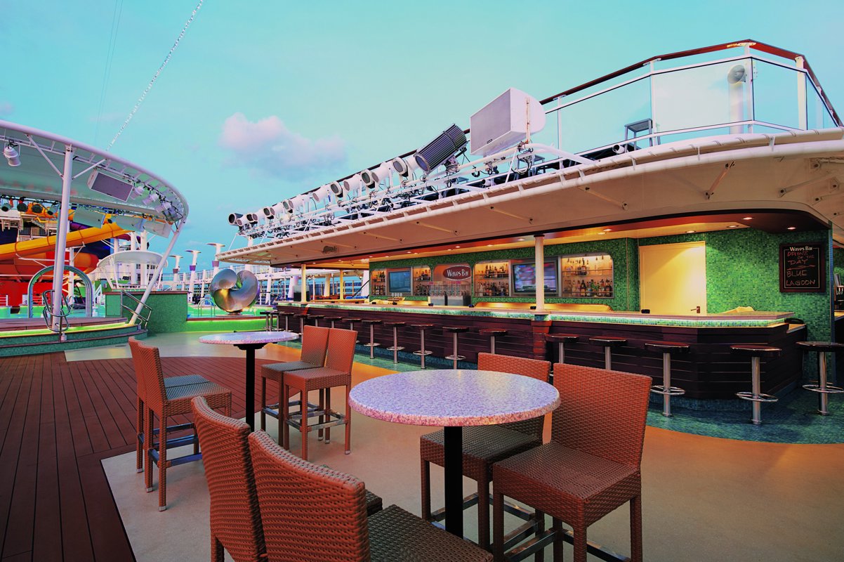 NCL Norwegian Epic Waves Pool Bar.jpeg