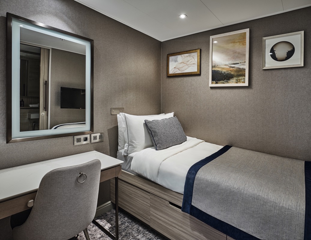 Silversea Cruises Silver Endeavour Grand Suite 7.jpg