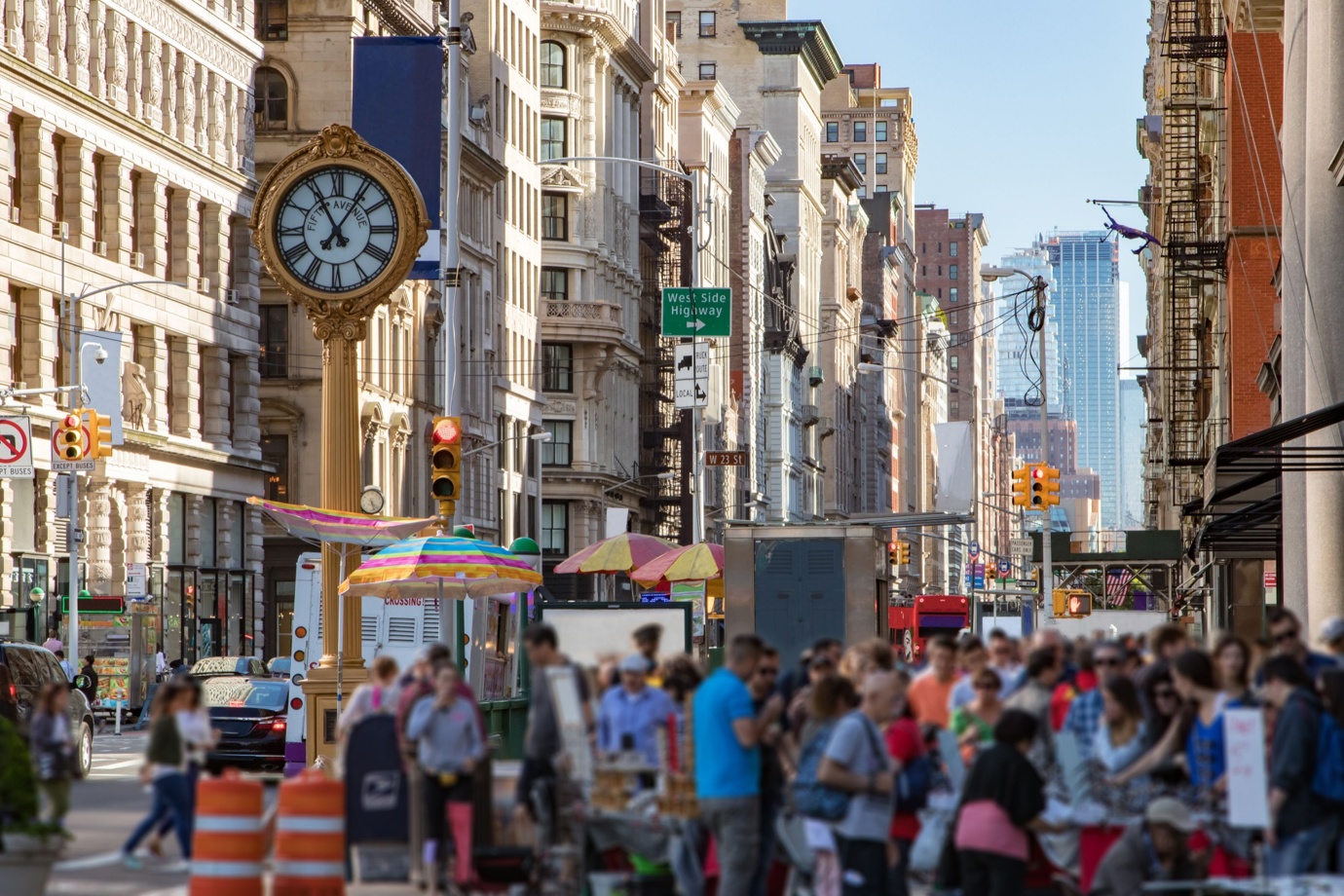 People shopping at street vendors along the sidewalks of Fifth Avenue
