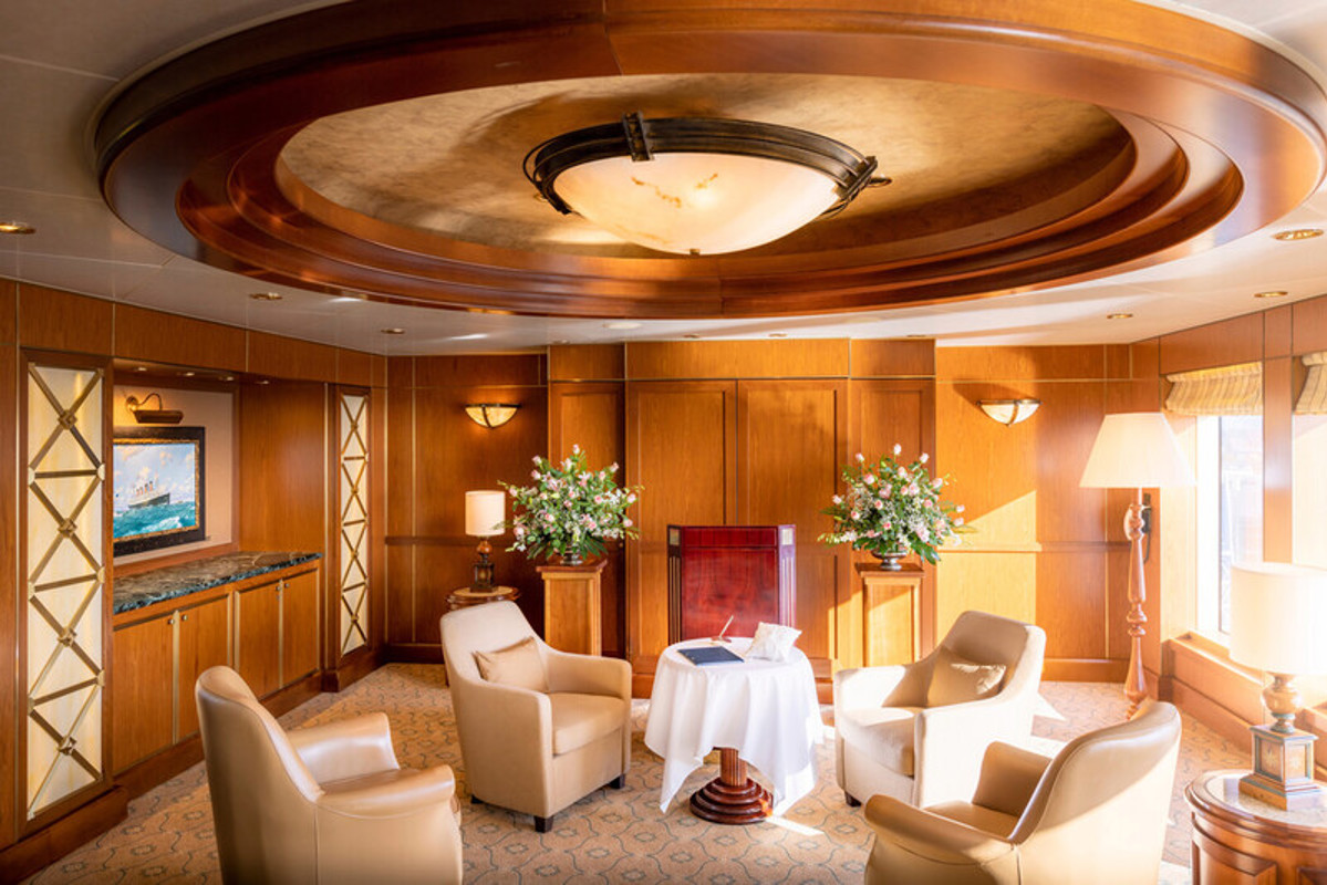 Cunard Lines Queen Anne Admiral's Lounge.jpg
