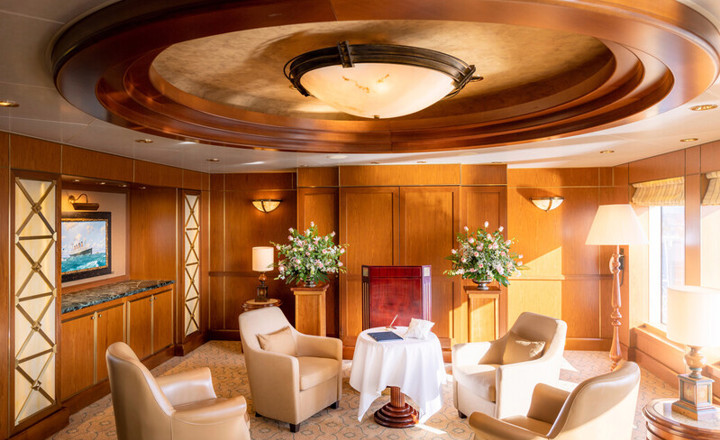 Admiral's Lounge