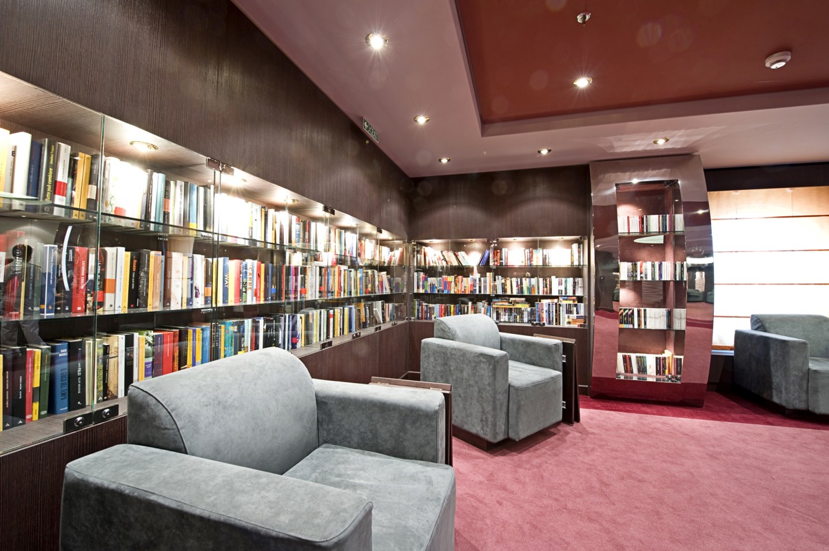 MSC Cruises MSC Splendida Library 0.jpg