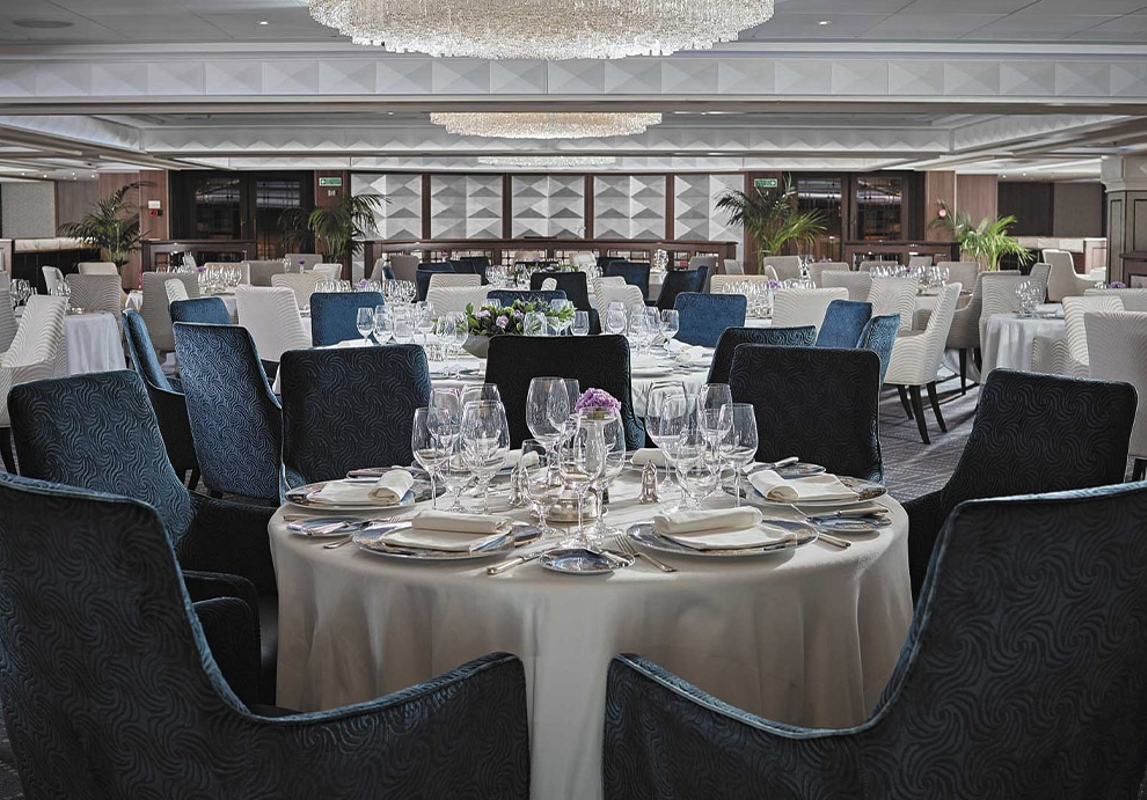 Regent Seven Seas Cruises NAVIGATOR Compass Rose.png