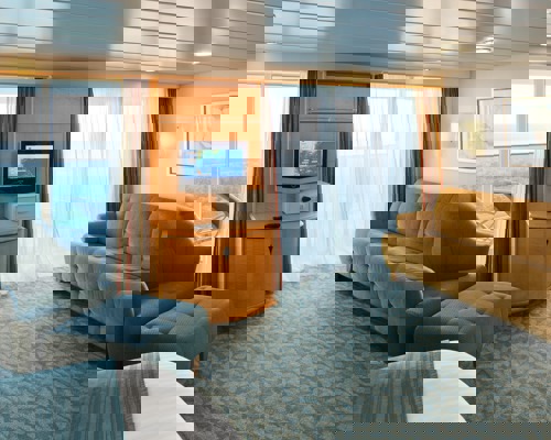 RCI Freedom of the Seas Junior Suite 1.jpg