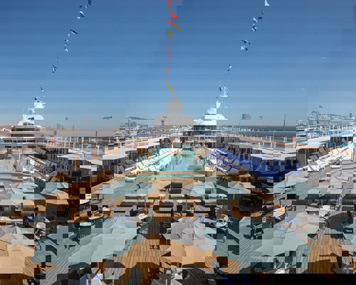 Regent Seven Seas Cruises - Seven Seas Mariner - Pool Deck.jpg