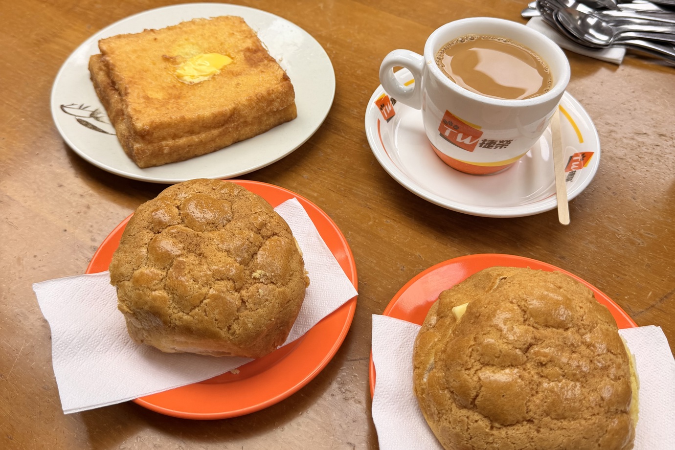 Pineapple Buns & Milk Tea