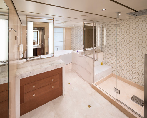 Pinnacle Suite Bathroom.jpg