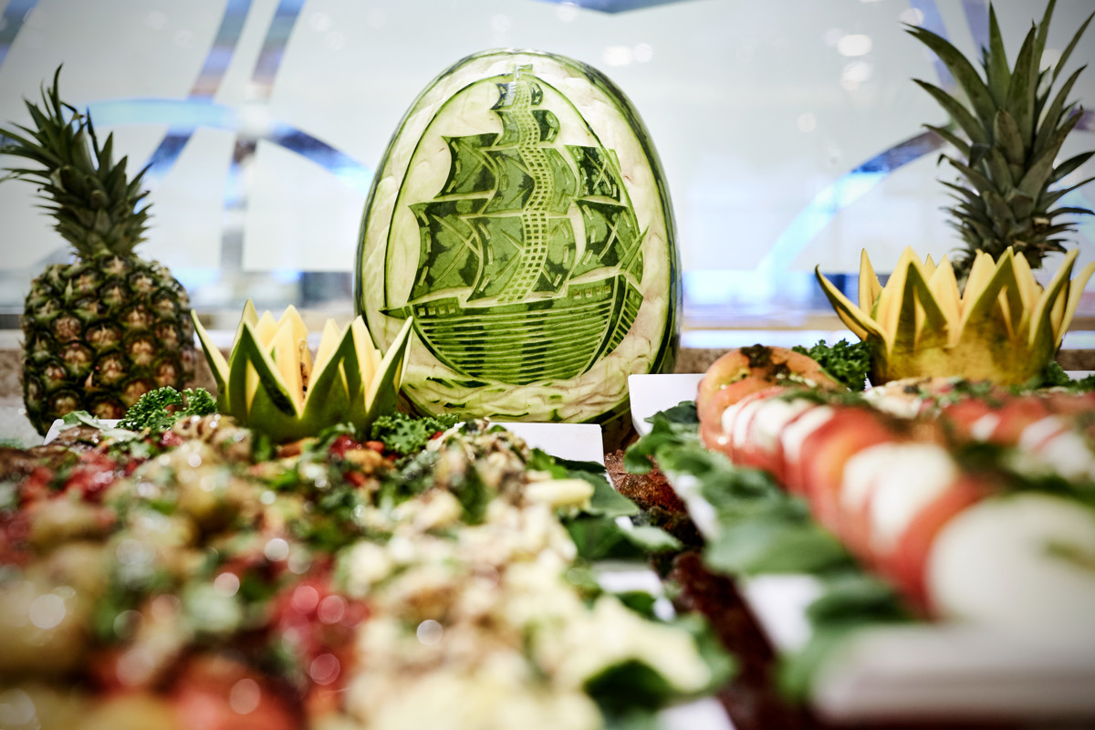 Princess Cruises Horizon Court0.jpg