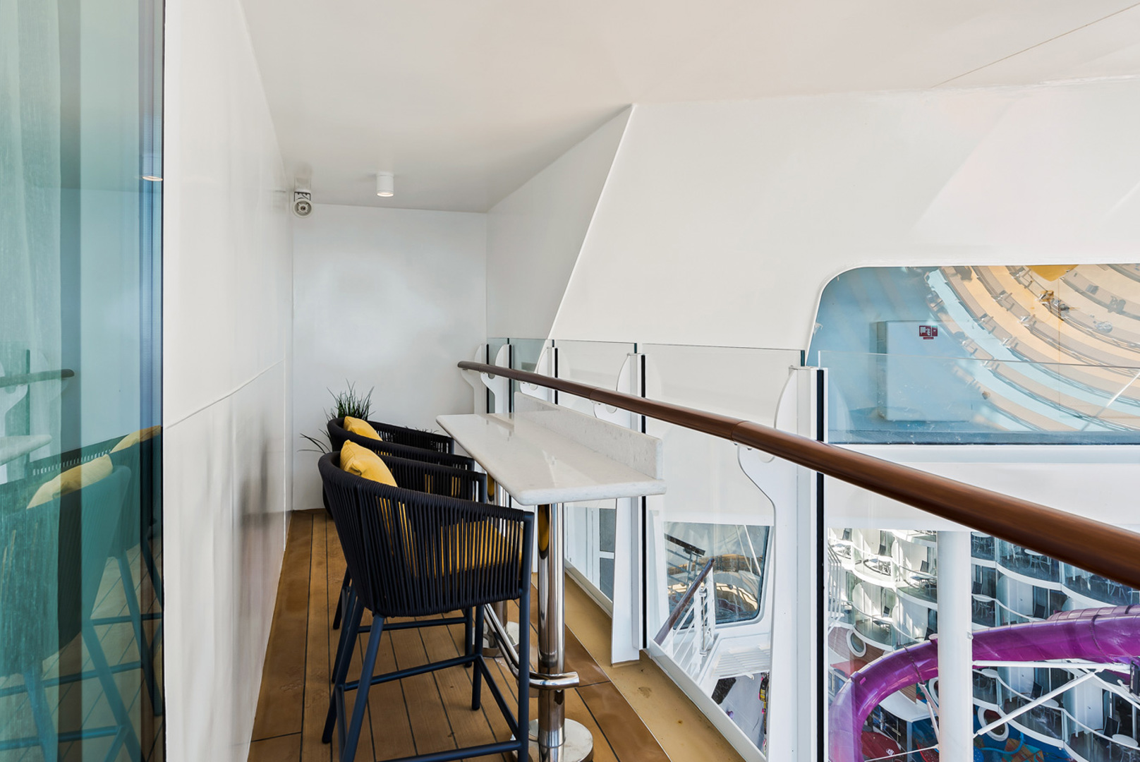 Spacious AquaTheater Suite - 1 Bedroom