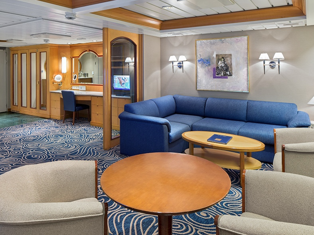 RCI Vision of the Seas Owner's Suite.png