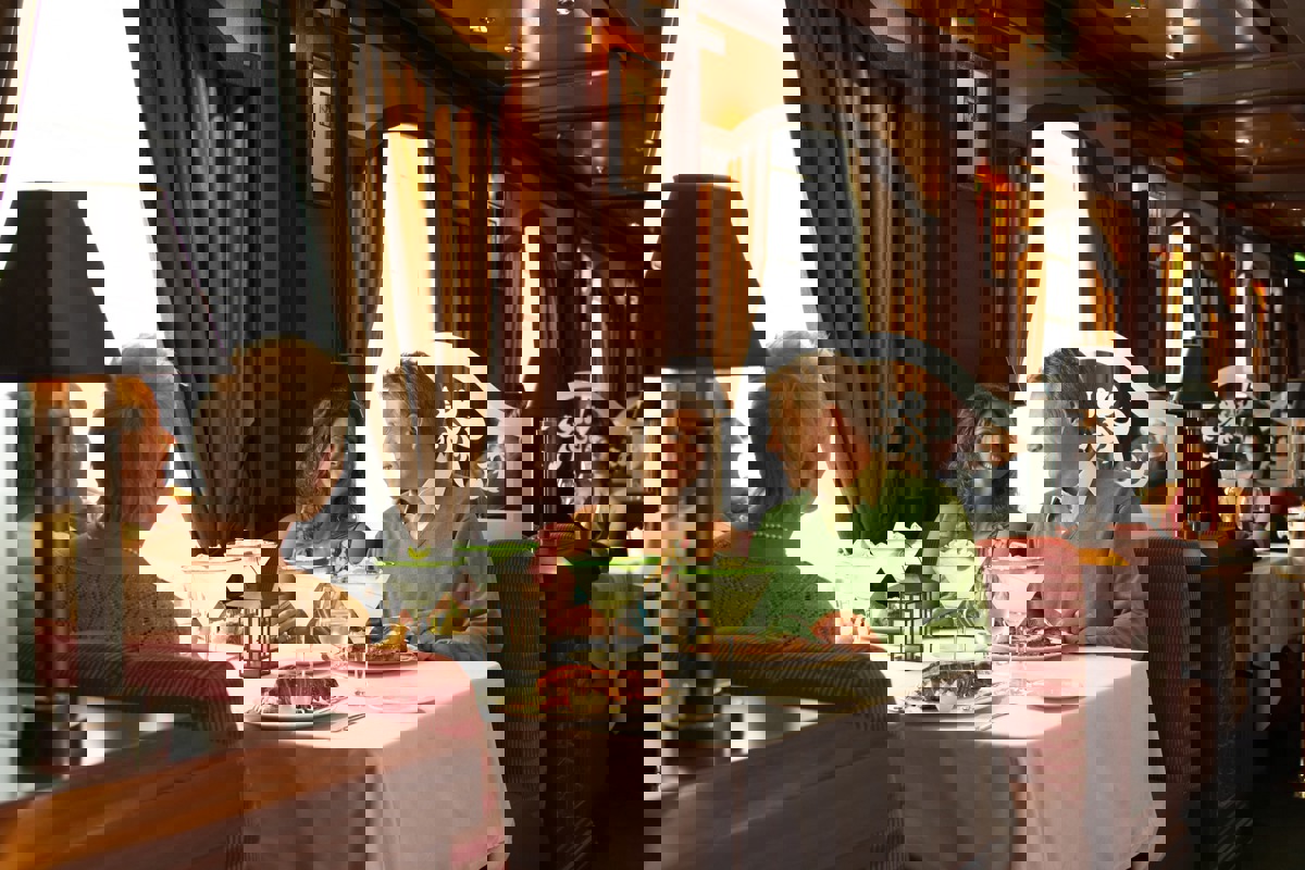 Princess Cruises Royal Class Interior crown grill 1.jpg