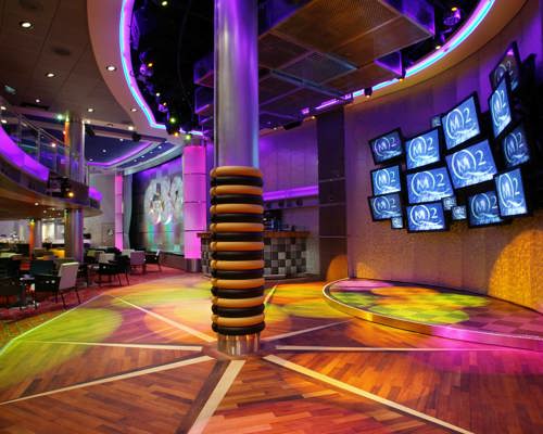 Cunard Line Queen Mary 2 G32 Club 1.JPG