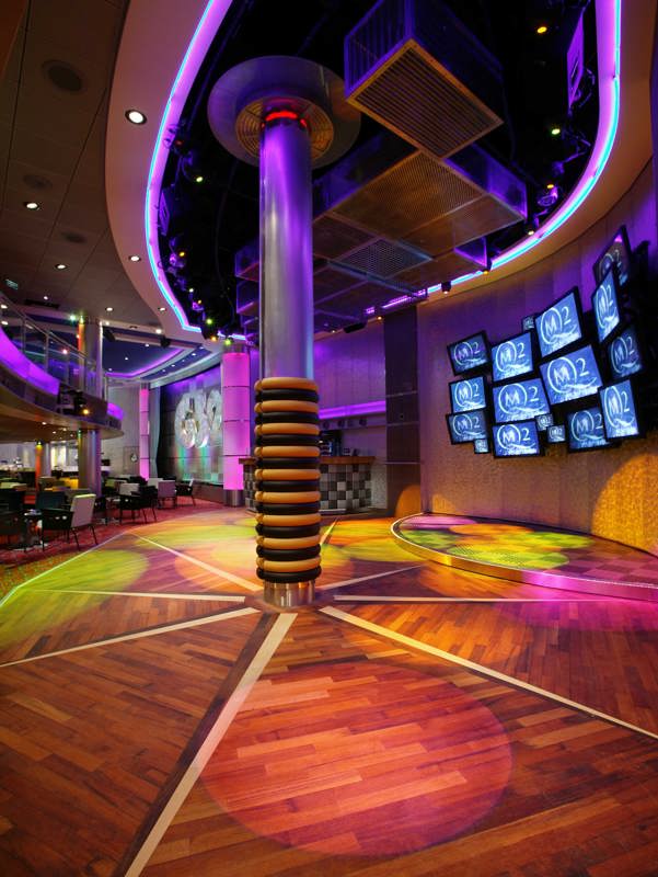 Cunard Line Queen Mary 2 G32 Club 1.JPG