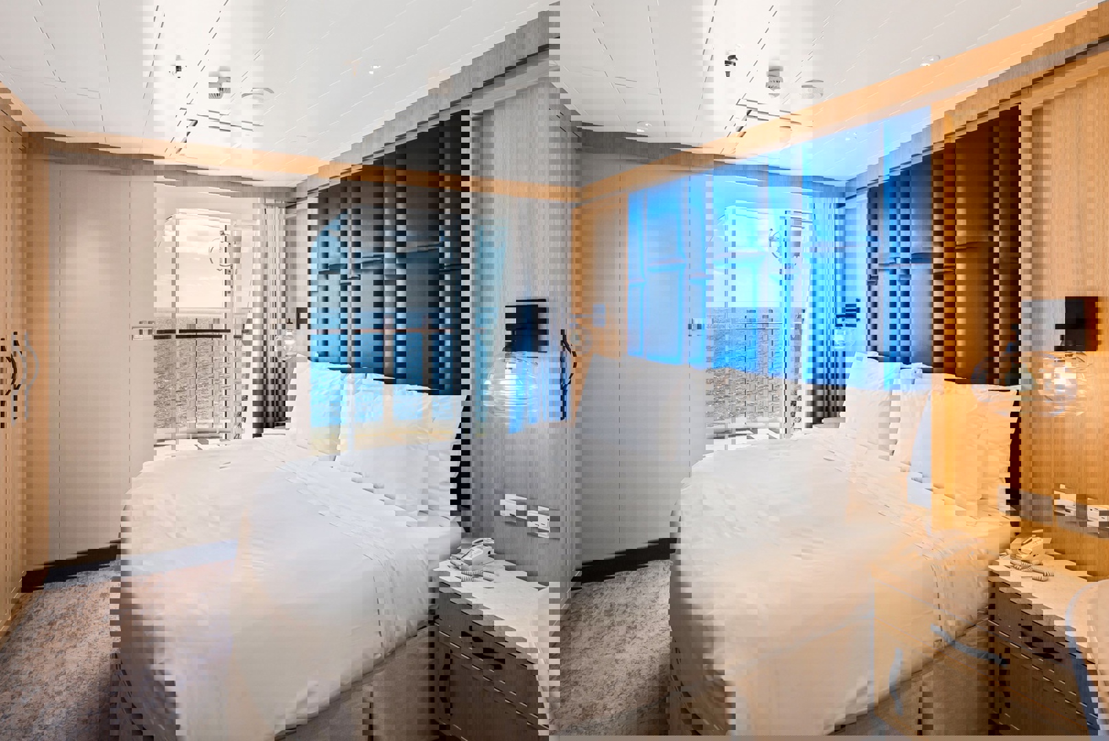 Spacious AquaTheater Suite - 1 Bedroom