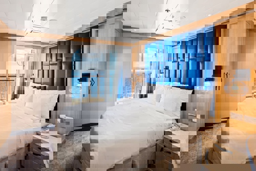 Spacious AquaTheater Suite - 1 Bedroom