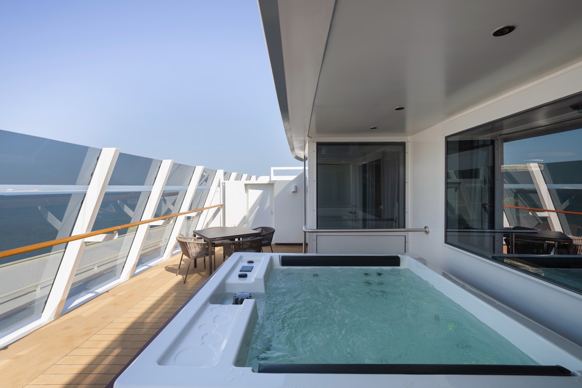 MSC Cruises MSC World Europa MSC Yacht Club Owners Suite YC4 - Ivan Sarfatti.jpg