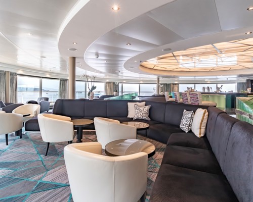 Seabourn Odysee Class - Observations Bar 1.jpg