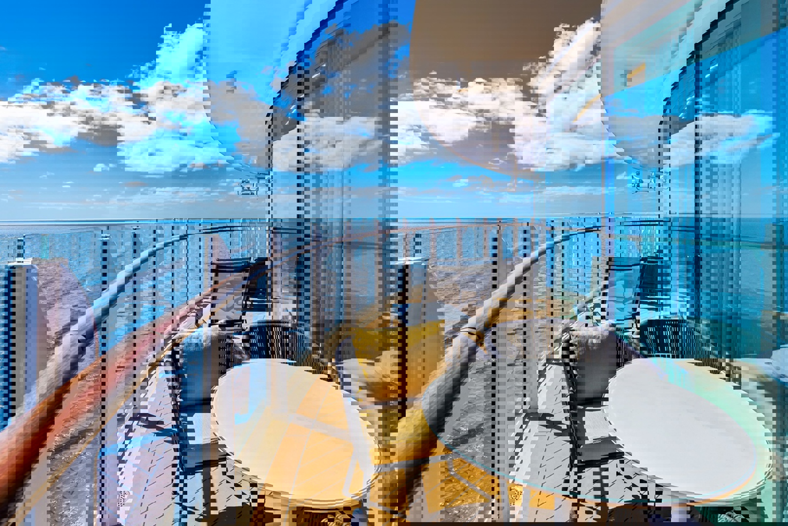 Spacious AquaTheater Suite - 1 Bedroom