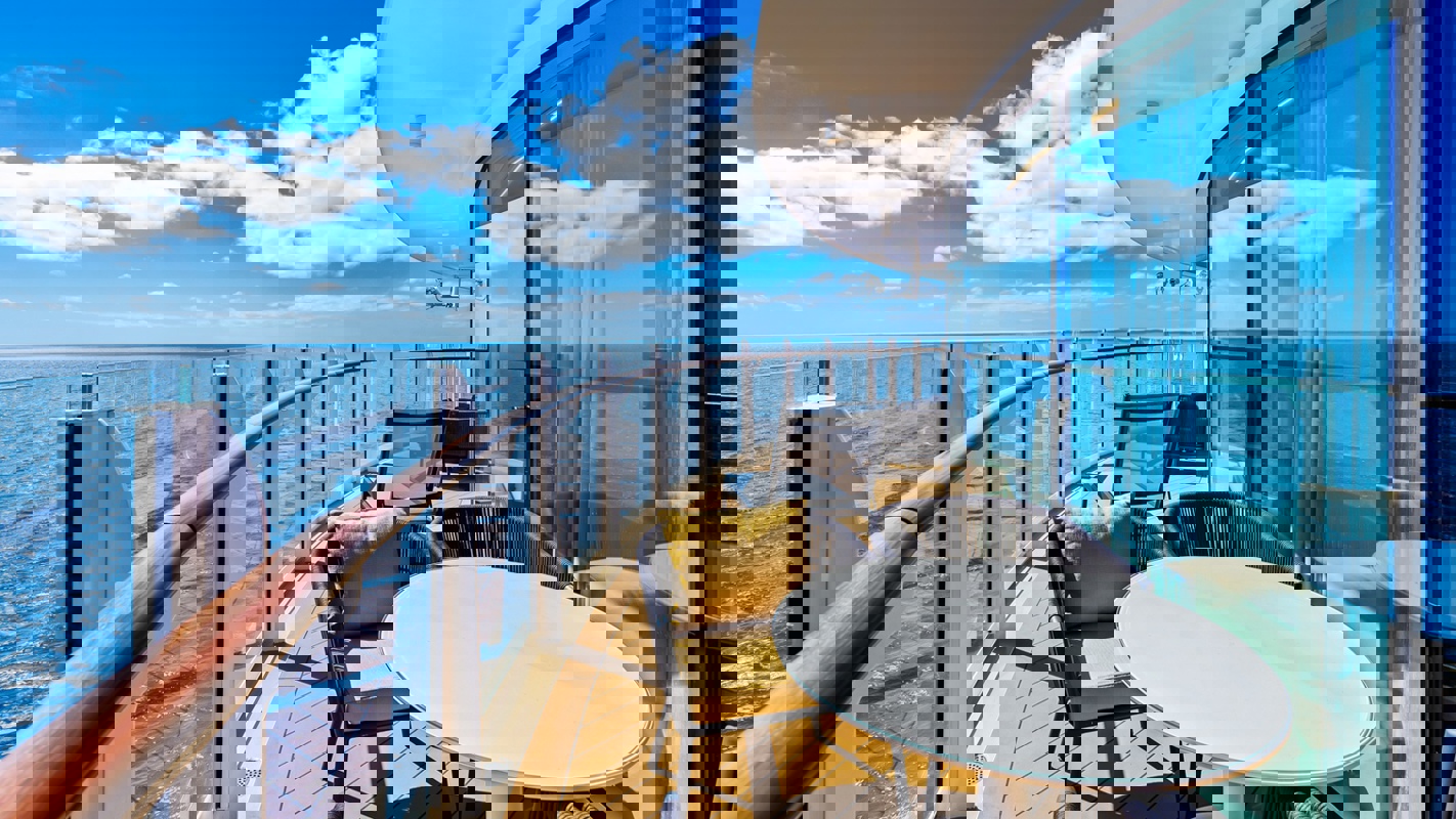 RCI Wonder of the Seas Spacious AquaTheater Suite 1 Bedroom 4.jpeg