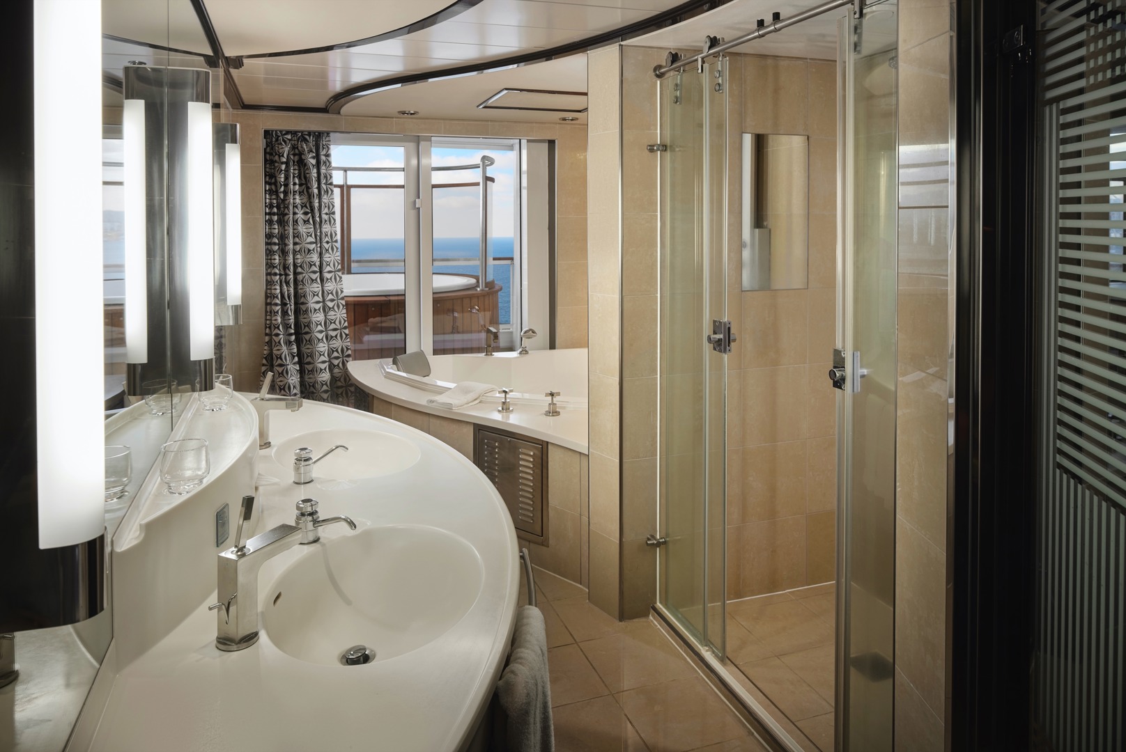 Deluxe Owner's Suite with Large Balcony