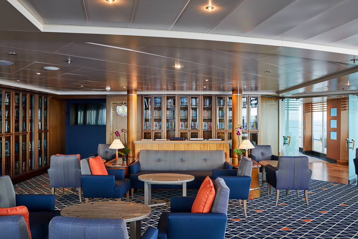 Silversea - Silver Shadow - Observation Lounge 1.jpg